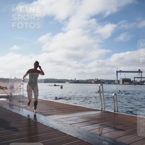 17.08.2025 - KN Förde Triathlon 2025 KatJ http://msf.ph/oto/8580597 17.08.2025 09:22:47 Schwimmen 234, 246, 249, 246, 249 meine-sportfotos.de