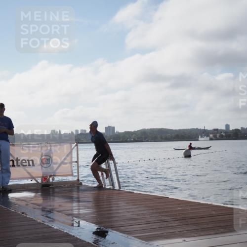 17.08.2025 - KN Förde Triathlon 2025 KatJ http://msf.ph/oto/8580624 17.08.2025 09:22:55 Schwimmen 234, 234, 249 meine-sportfotos.de