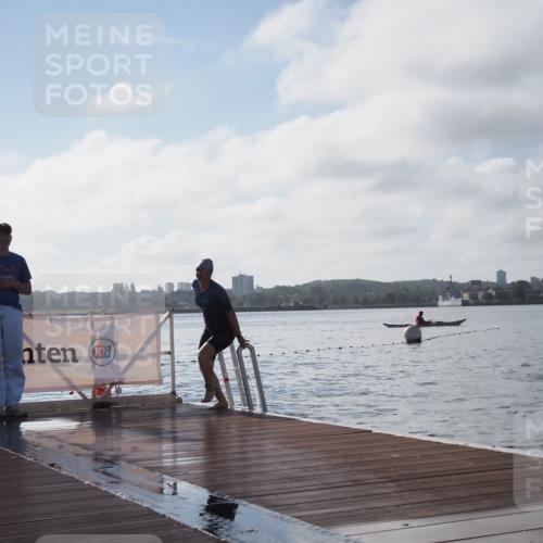 17.08.2025 - KN Förde Triathlon 2025 KatJ http://msf.ph/oto/8580627 17.08.2025 09:22:55 Schwimmen 234, 234, 249 meine-sportfotos.de