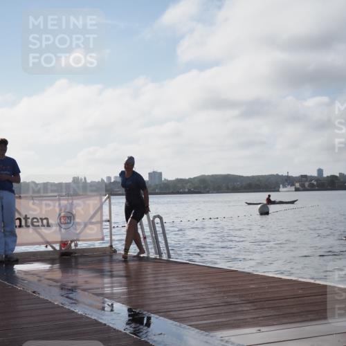 17.08.2025 - KN Förde Triathlon 2025 KatJ http://msf.ph/oto/8580631 17.08.2025 09:22:55 Schwimmen 234, 234, 249 meine-sportfotos.de