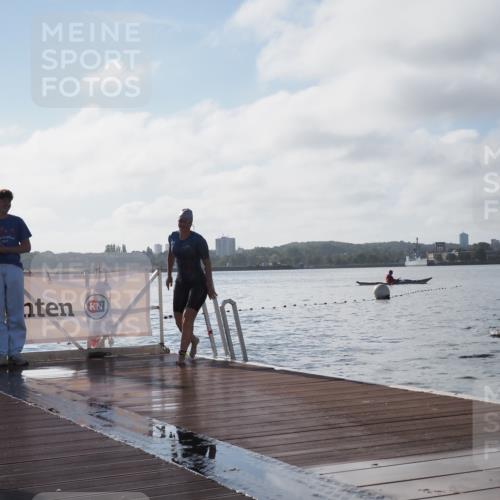 17.08.2025 - KN Förde Triathlon 2025 KatJ http://msf.ph/oto/8580632 17.08.2025 09:22:55 Schwimmen 234, 234, 249 meine-sportfotos.de