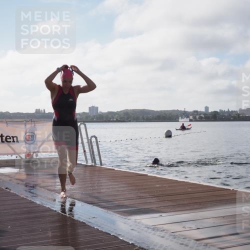 17.08.2025 - KN Förde Triathlon 2025 KatJ http://msf.ph/oto/8580776 17.08.2025 09:23:11 Schwimmen 218, 225, 237, 225, 237 meine-sportfotos.de