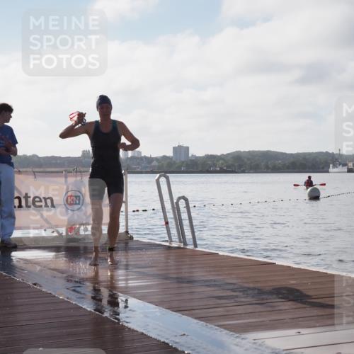 17.08.2025 - KN Förde Triathlon 2025 KatJ http://msf.ph/oto/8580875 17.08.2025 09:23:21 Schwimmen 218, 225, 218, 225, 237 meine-sportfotos.de