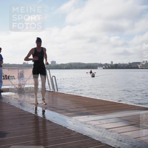 17.08.2025 - KN Förde Triathlon 2025 KatJ http://msf.ph/oto/8580895 17.08.2025 09:23:21 Schwimmen 218, 225, 218, 225, 237 meine-sportfotos.de