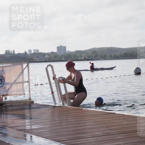 17.08.2025 - KN Förde Triathlon 2025 KatJ http://msf.ph/oto/8580996 17.08.2025 09:24:28 Schwimmen 118, 243, 118, 243 meine-sportfotos.de