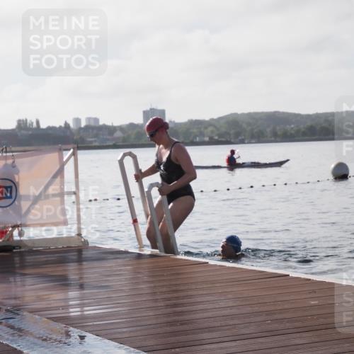 17.08.2025 - KN Förde Triathlon 2025 KatJ http://msf.ph/oto/8581000 17.08.2025 09:24:29 Schwimmen 118, 243, 118, 243 meine-sportfotos.de