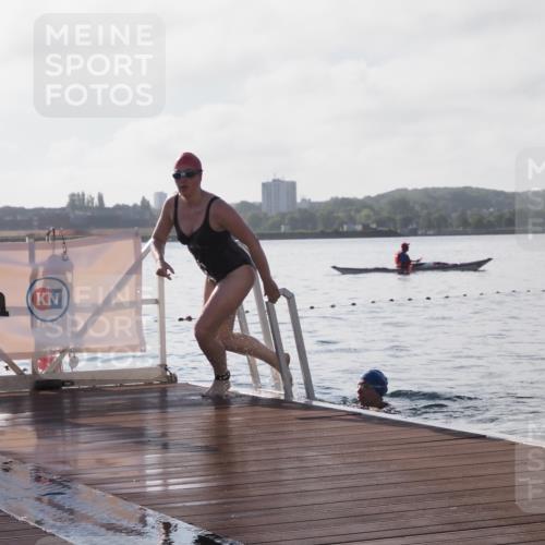 17.08.2025 - KN Förde Triathlon 2025 KatJ http://msf.ph/oto/8581011 17.08.2025 09:24:29 Schwimmen 118, 243, 118, 243 meine-sportfotos.de