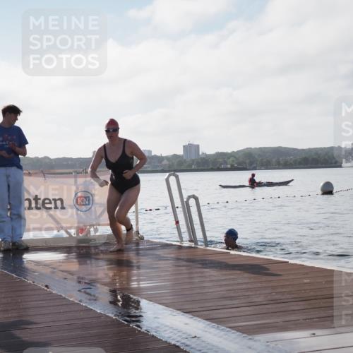 17.08.2025 - KN Förde Triathlon 2025 KatJ http://msf.ph/oto/8581014 17.08.2025 09:24:30 Schwimmen 118, 243, 118, 243 meine-sportfotos.de