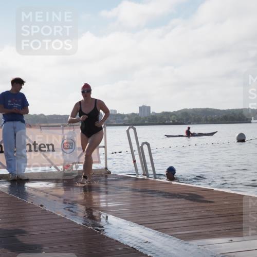 17.08.2025 - KN Förde Triathlon 2025 KatJ http://msf.ph/oto/8581019 17.08.2025 09:24:30 Schwimmen 118, 243, 118, 243 meine-sportfotos.de