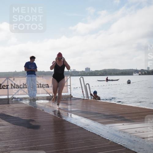 17.08.2025 - KN Förde Triathlon 2025 KatJ http://msf.ph/oto/8581034 17.08.2025 09:24:31 Schwimmen 118, 243, 118, 243 meine-sportfotos.de