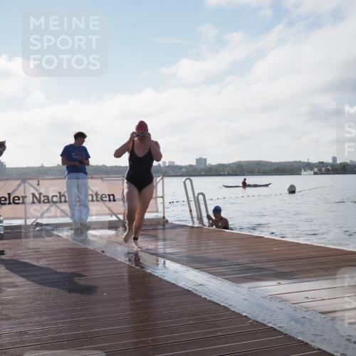 17.08.2025 - KN Förde Triathlon 2025 KatJ http://msf.ph/oto/8581038 17.08.2025 09:24:31 Schwimmen 118, 243, 118, 243 meine-sportfotos.de