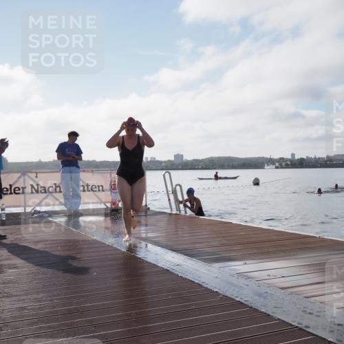 17.08.2025 - KN Förde Triathlon 2025 KatJ http://msf.ph/oto/8581045 17.08.2025 09:24:31 Schwimmen 118, 243, 118, 243 meine-sportfotos.de