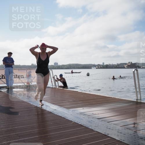 17.08.2025 - KN Förde Triathlon 2025 KatJ http://msf.ph/oto/8581058 17.08.2025 09:24:31 Schwimmen 118, 243, 118, 243 meine-sportfotos.de