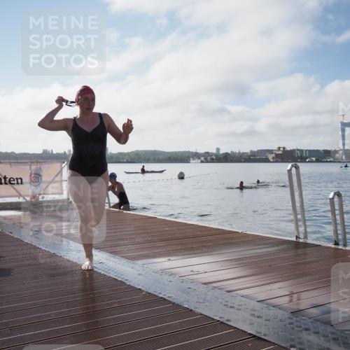 17.08.2025 - KN Förde Triathlon 2025 KatJ http://msf.ph/oto/8581067 17.08.2025 09:24:32 Schwimmen 118, 243, 118, 243 meine-sportfotos.de
