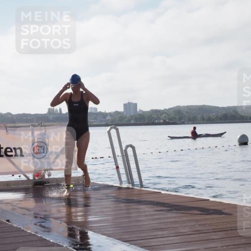 17.08.2025 - KN Förde Triathlon 2025 KatJ http://msf.ph/oto/8581107 17.08.2025 09:24:34 Schwimmen 118, 243, 118, 243 meine-sportfotos.de