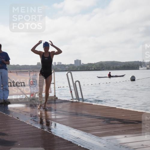 17.08.2025 - KN Förde Triathlon 2025 KatJ http://msf.ph/oto/8581117 17.08.2025 09:24:34 Schwimmen 118, 243, 118, 243 meine-sportfotos.de