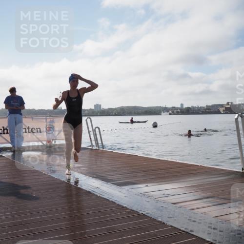 17.08.2025 - KN Förde Triathlon 2025 KatJ http://msf.ph/oto/8581139 17.08.2025 09:24:35 Schwimmen 118, 243, 118, 243 meine-sportfotos.de