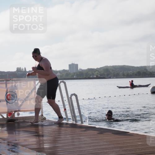 17.08.2025 - KN Förde Triathlon 2025 KatJ http://msf.ph/oto/8581166 17.08.2025 09:24:54 Schwimmen 251, 251 meine-sportfotos.de