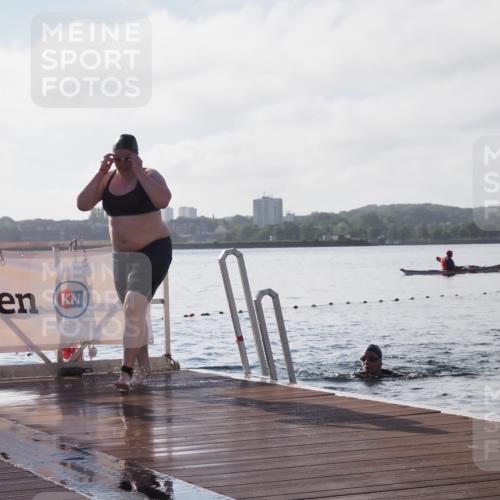 17.08.2025 - KN Förde Triathlon 2025 KatJ http://msf.ph/oto/8581173 17.08.2025 09:24:55 Schwimmen 251, 251 meine-sportfotos.de