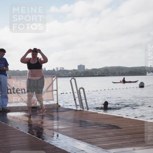 17.08.2025 - KN Förde Triathlon 2025 KatJ http://msf.ph/oto/8581188 17.08.2025 09:24:55 Schwimmen 251, 251 meine-sportfotos.de