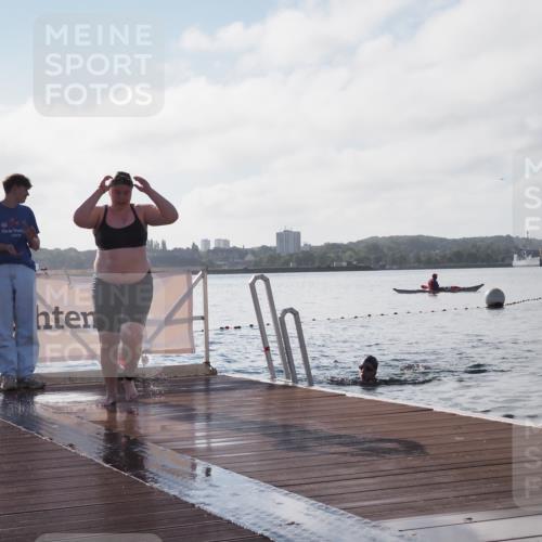 17.08.2025 - KN Förde Triathlon 2025 KatJ http://msf.ph/oto/8581192 17.08.2025 09:24:55 Schwimmen 251, 251 meine-sportfotos.de