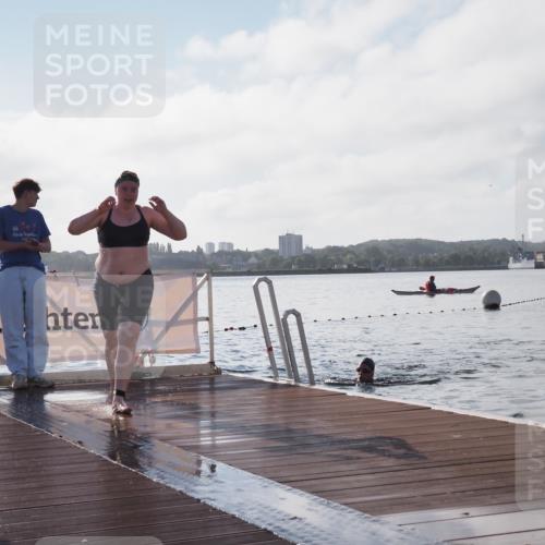 17.08.2025 - KN Förde Triathlon 2025 KatJ http://msf.ph/oto/8581195 17.08.2025 09:24:55 Schwimmen 251, 251 meine-sportfotos.de