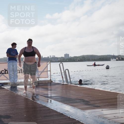 17.08.2025 - KN Förde Triathlon 2025 KatJ http://msf.ph/oto/8581202 17.08.2025 09:24:56 Schwimmen 251, 251 meine-sportfotos.de