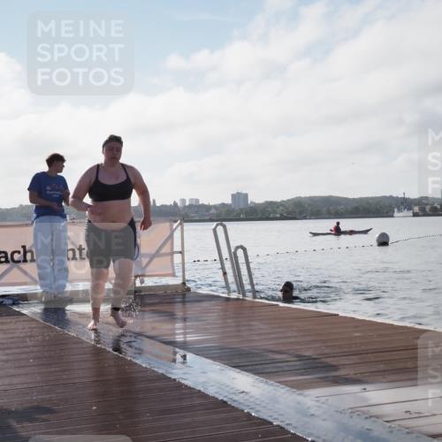 17.08.2025 - KN Förde Triathlon 2025 KatJ http://msf.ph/oto/8581206 17.08.2025 09:24:56 Schwimmen 251, 251 meine-sportfotos.de
