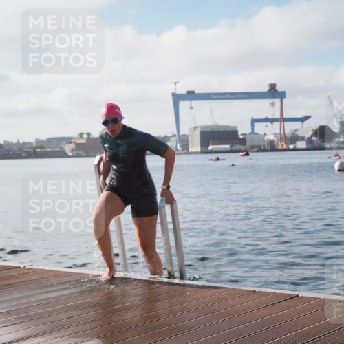 17.08.2025 - KN Förde Triathlon 2025 KatJ http://msf.ph/oto/8581329 17.08.2025 09:25:11 Schwimmen 199, 248, 199, 248 meine-sportfotos.de