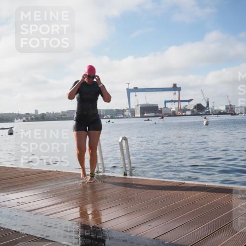 17.08.2025 - KN Förde Triathlon 2025 KatJ http://msf.ph/oto/8581347 17.08.2025 09:25:12 Schwimmen 199, 248, 199, 248 meine-sportfotos.de