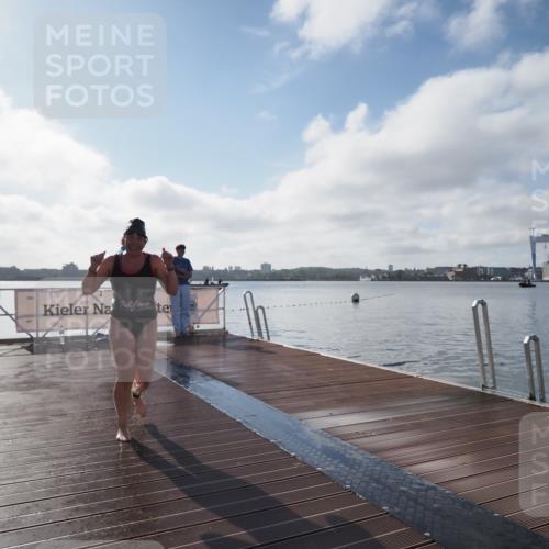 17.08.2025 - KN Förde Triathlon 2025 KatJ http://msf.ph/oto/8581554 17.08.2025 09:28:32 Schwimmen 207, 207 meine-sportfotos.de