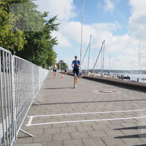 17.08.2025 - KN Förde Triathlon 2025 KatJ http://msf.ph/oto/8582175 17.08.2025 09:59:46 Laufen 103, 108 meine-sportfotos.de