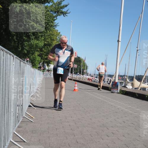 17.08.2025 - KN Förde Triathlon 2025 KatJ http://msf.ph/oto/8582760 17.08.2025 12:26:50 Laufen 367, 384 meine-sportfotos.de