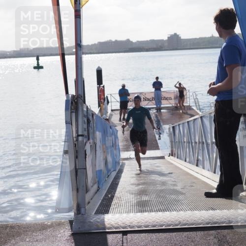 17.08.2025 - KN Förde Triathlon 2025 MichiJ http://msf.ph/oto/8584546 17.08.2025 09:22:45 Schwimmen 221, 235, 246, 246, 249 meine-sportfotos.de