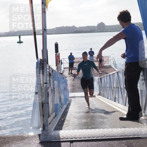 17.08.2025 - KN Förde Triathlon 2025 MichiJ http://msf.ph/oto/8584568 17.08.2025 09:22:46 Schwimmen 221, 235, 246, 246, 249 meine-sportfotos.de