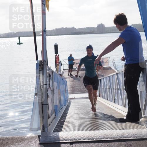 17.08.2025 - KN Förde Triathlon 2025 MichiJ http://msf.ph/oto/8584582 17.08.2025 09:22:46 Schwimmen 221, 235, 246, 246, 249 meine-sportfotos.de