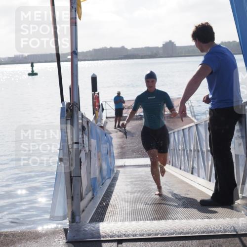 17.08.2025 - KN Förde Triathlon 2025 MichiJ http://msf.ph/oto/8584585 17.08.2025 09:22:46 Schwimmen 221, 235, 246, 246, 249 meine-sportfotos.de