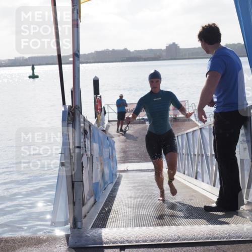 17.08.2025 - KN Förde Triathlon 2025 MichiJ http://msf.ph/oto/8584590 17.08.2025 09:22:46 Schwimmen 221, 235, 246, 246, 249 meine-sportfotos.de