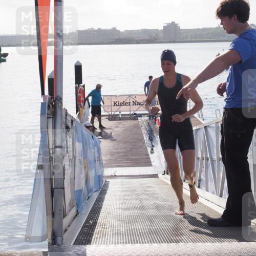 17.08.2025 - KN Förde Triathlon 2025 MichiJ http://msf.ph/oto/8585145 17.08.2025 09:23:28 Schwimmen 218, 225, 237, 218 meine-sportfotos.de