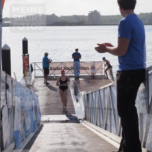 17.08.2025 - KN Förde Triathlon 2025 MichiJ http://msf.ph/oto/8585241 17.08.2025 09:24:33 Schwimmen 118, 243 meine-sportfotos.de