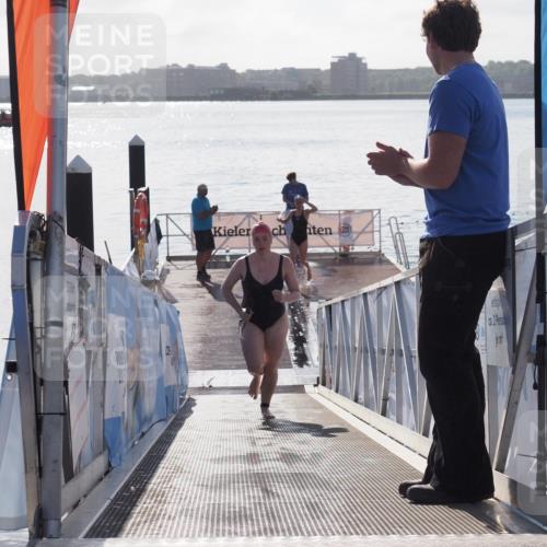 17.08.2025 - KN Förde Triathlon 2025 MichiJ http://msf.ph/oto/8585312 17.08.2025 09:24:35 Schwimmen 243, 118, 243 meine-sportfotos.de