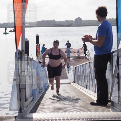 17.08.2025 - KN Förde Triathlon 2025 MichiJ http://msf.ph/oto/8585553 17.08.2025 09:25:03 Schwimmen 251, 199, 248, 251 meine-sportfotos.de