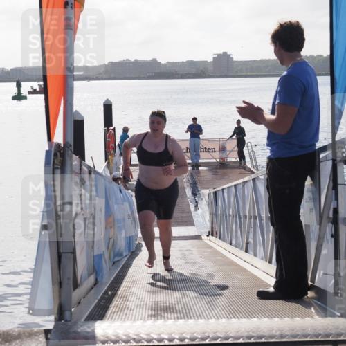 17.08.2025 - KN Förde Triathlon 2025 MichiJ http://msf.ph/oto/8585557 17.08.2025 09:25:03 Schwimmen 251, 199, 248, 251 meine-sportfotos.de