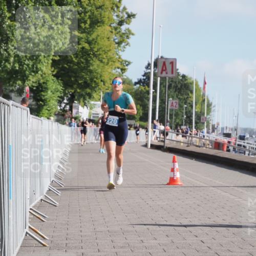 17.08.2025 - KN Förde Triathlon 2025 KatJ http://msf.ph/oto/8585799 17.08.2025 10:11:58 Laufen 220 meine-sportfotos.de