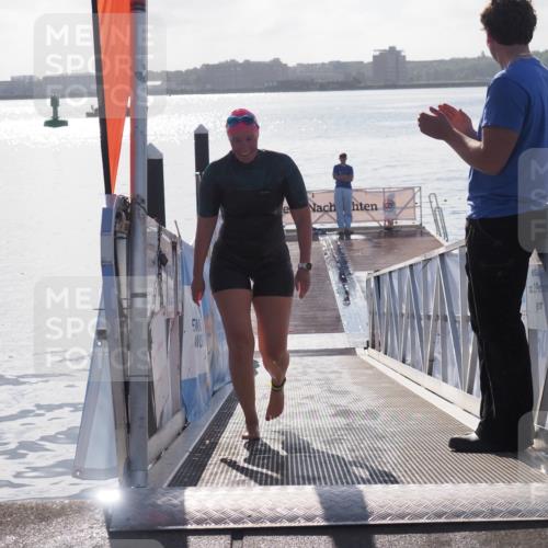17.08.2025 - KN Förde Triathlon 2025 MichiJ http://msf.ph/oto/8585826 17.08.2025 09:25:23 Schwimmen 199, 248 meine-sportfotos.de