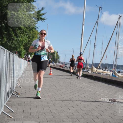 17.08.2025 - KN Förde Triathlon 2025 KatJ http://msf.ph/oto/8586480 17.08.2025 10:35:53 Laufen 242, 246 meine-sportfotos.de