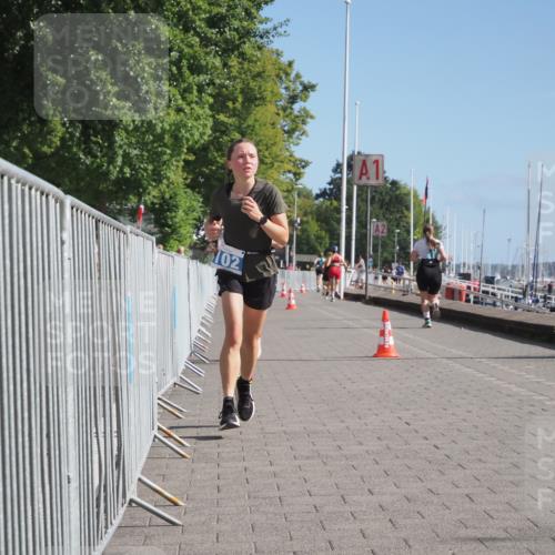 17.08.2025 - KN Förde Triathlon 2025 KatJ http://msf.ph/oto/8586564 17.08.2025 10:36:07 Laufen 102, 248 meine-sportfotos.de