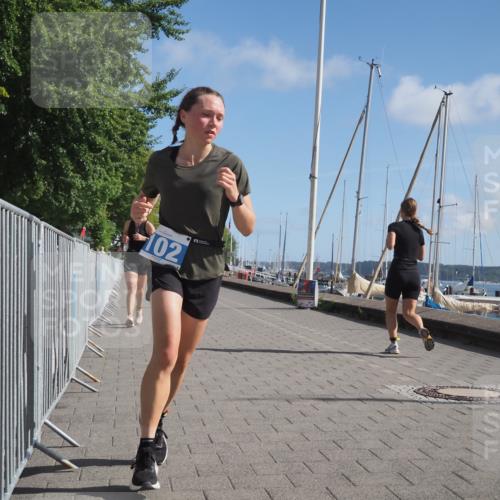 17.08.2025 - KN Förde Triathlon 2025 KatJ http://msf.ph/oto/8586636 17.08.2025 10:36:09 Laufen 102, 248 meine-sportfotos.de
