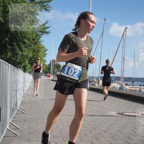 17.08.2025 - KN Förde Triathlon 2025 KatJ http://msf.ph/oto/8586661 17.08.2025 10:36:09 Laufen 102, 248 meine-sportfotos.de