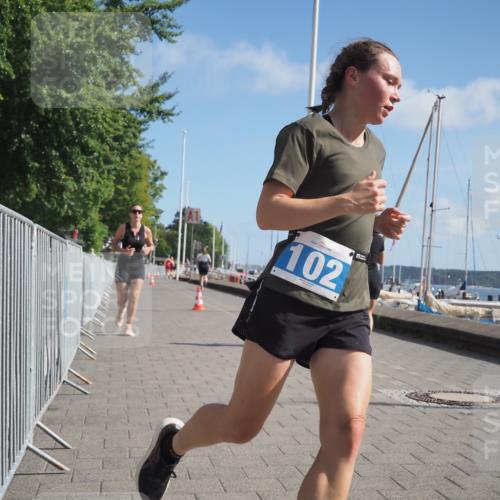 17.08.2025 - KN Förde Triathlon 2025 KatJ http://msf.ph/oto/8586664 17.08.2025 10:36:09 Laufen 102, 248 meine-sportfotos.de